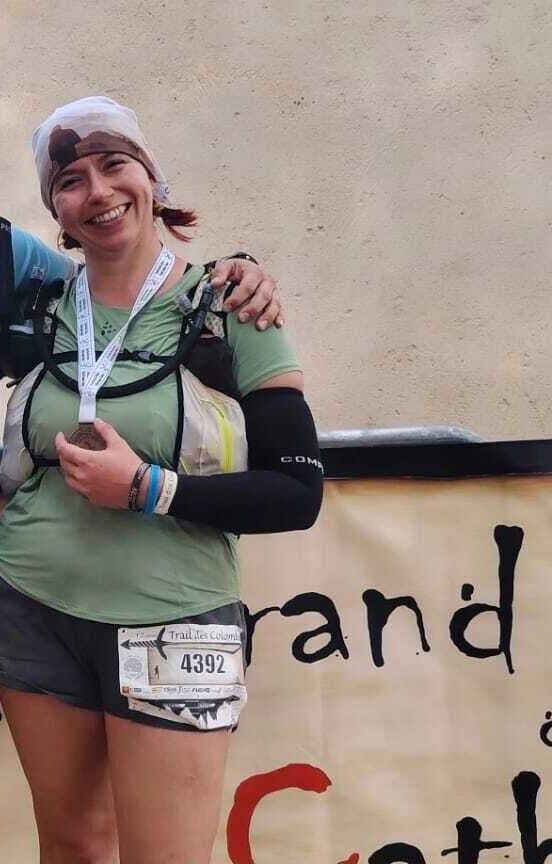 Maguelone, médaille autour du cou, à l'arrivée du Trail des Colombes