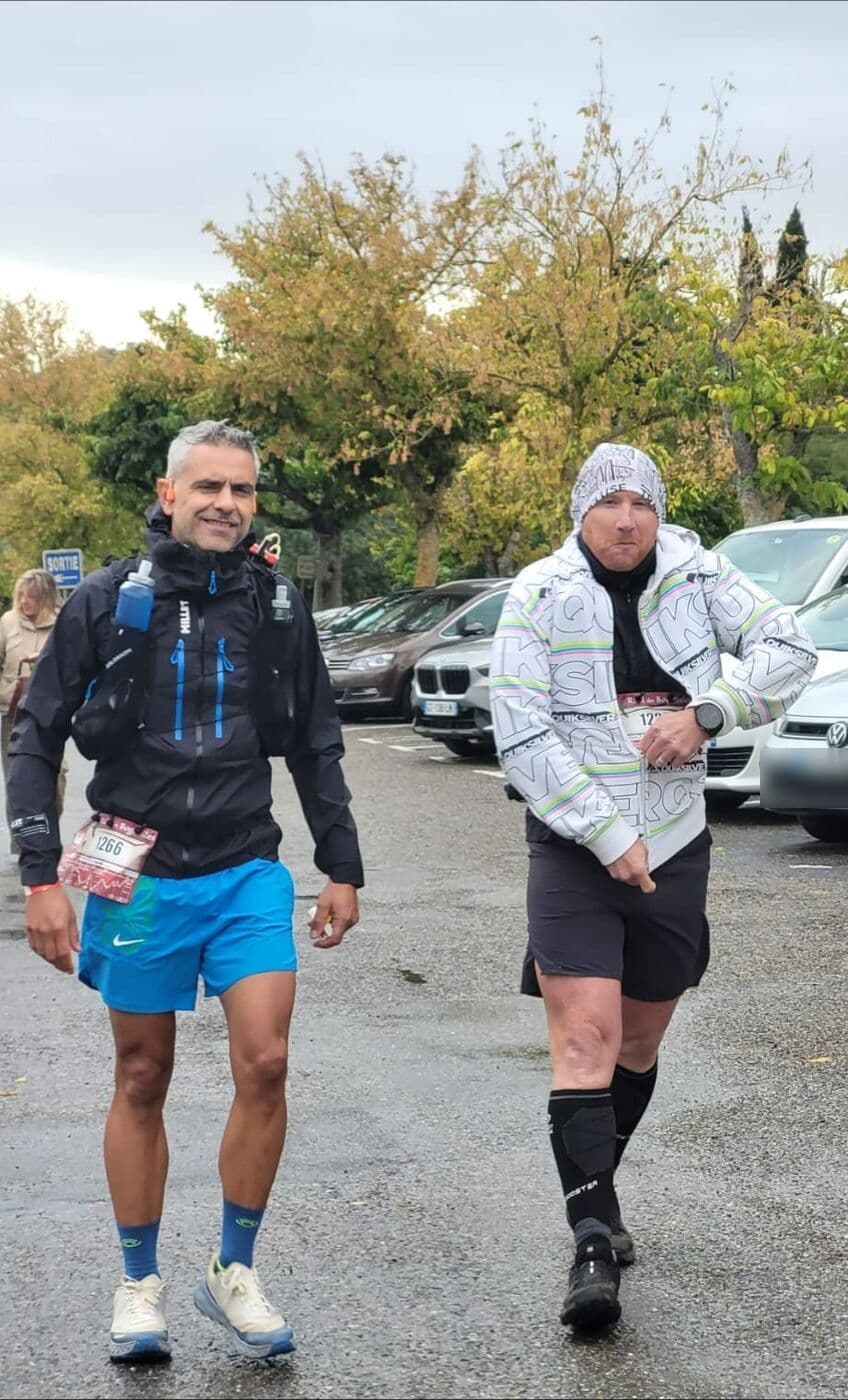 Philippe Ferrer, dossard 1266, pendant le Raid des Bogomiles aux côtés d'un autre concurrent