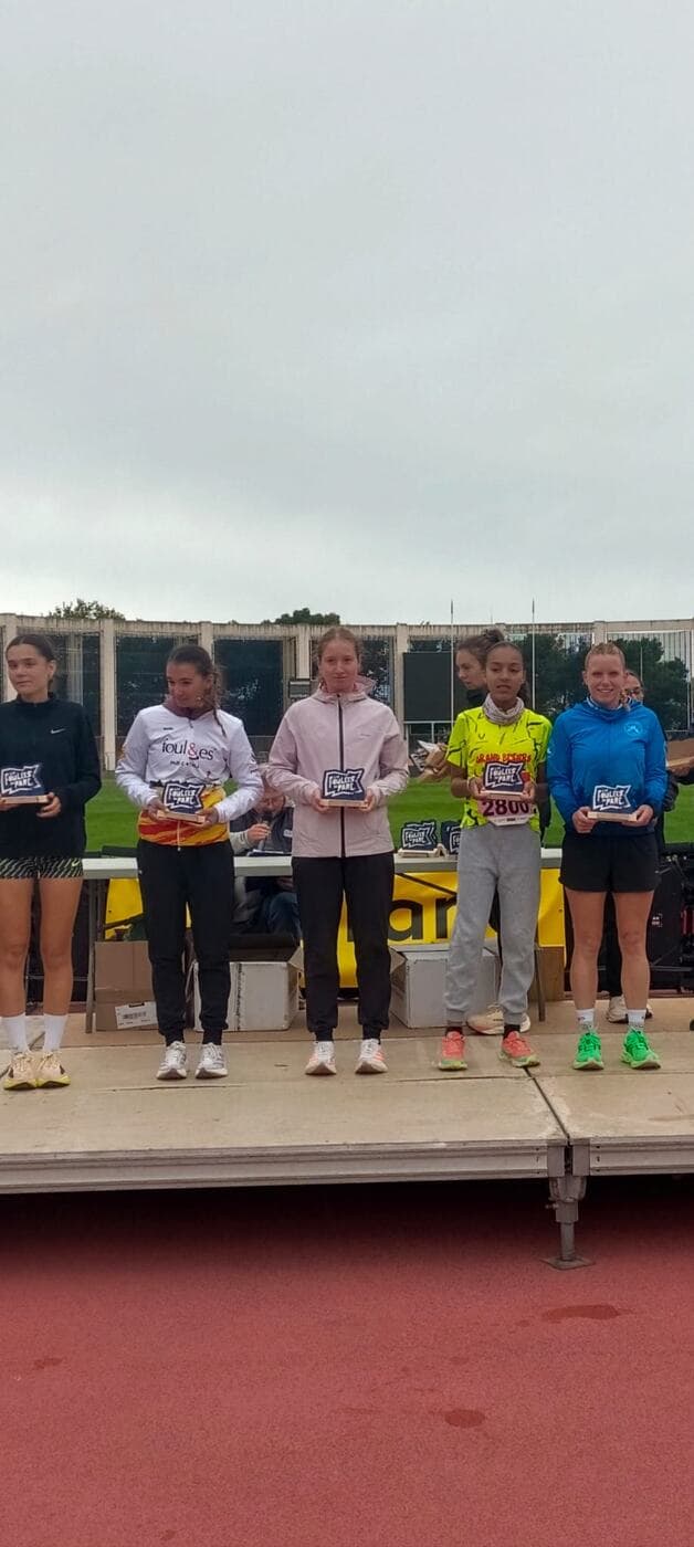 Remise des récompenses sur le podium des Foulées du Parc