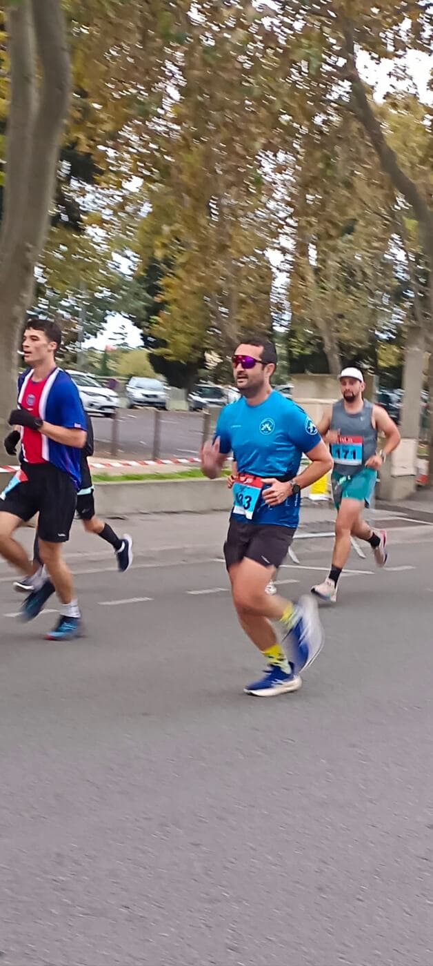 Coureurs du Narbo Nordik Club et d'autres participants dans les rues de Narbonne, photo 21 sur 23