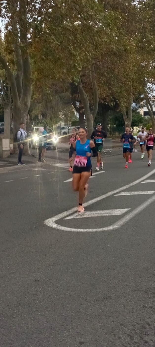 Coureurs du Narbo Nordik Club et d'autres participants dans les rues de Narbonne, photo 22 sur 23