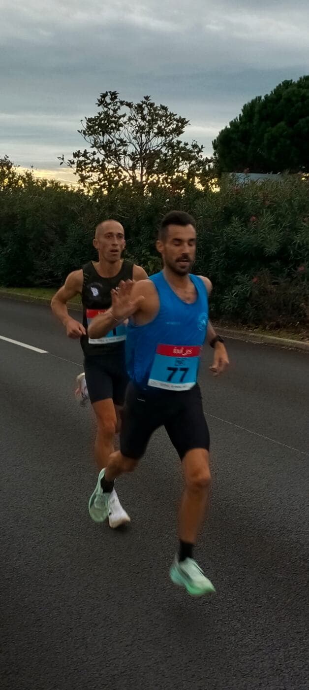 Coureurs du Narbo Nordik Club et d'autres participants sur le parcours du 10 km, photo 2 sur 21