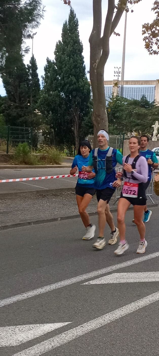 Coureurs du Narbo Nordik Club et d'autres participants sur le parcours du 10 km, photo 3 sur 21