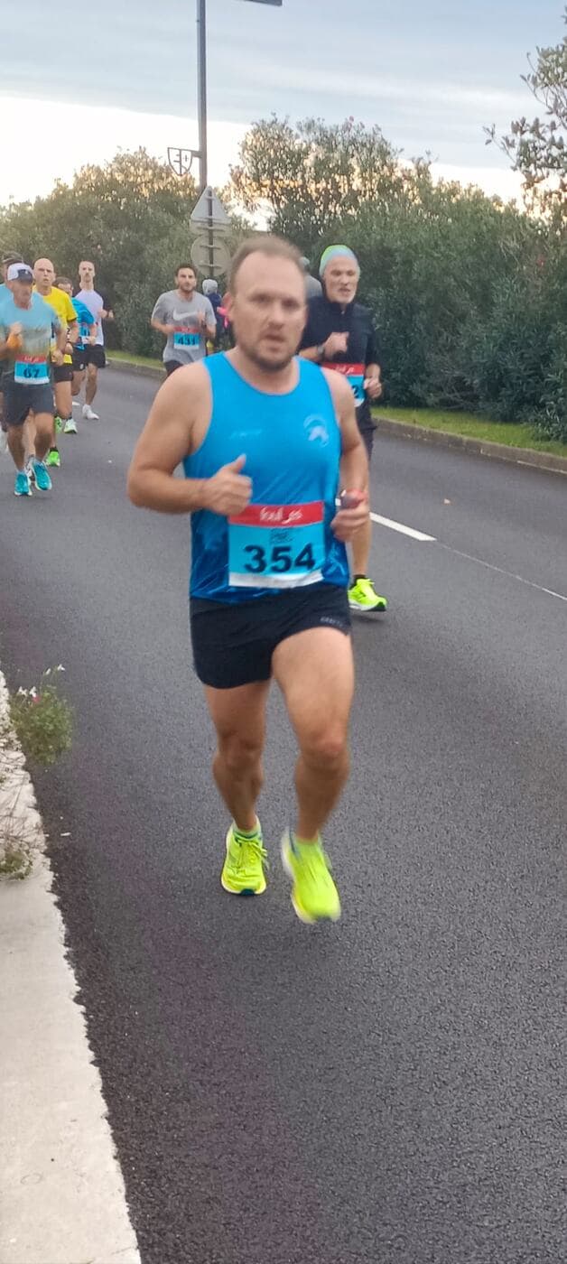 Coureurs du Narbo Nordik Club et d'autres participants sur le parcours du 10 km, photo 10 sur 21
