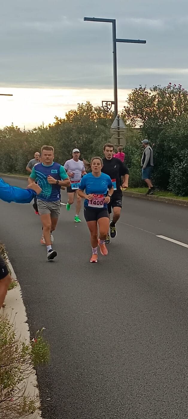 Coureurs du Narbo Nordik Club et d'autres participants sur le parcours du 10 km, photo 15 sur 21