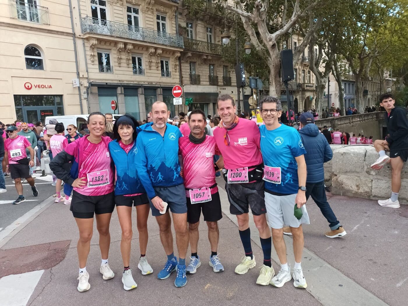 Des coureurs du Narbo Nordik Club réunis sur les quais après l'arrivée