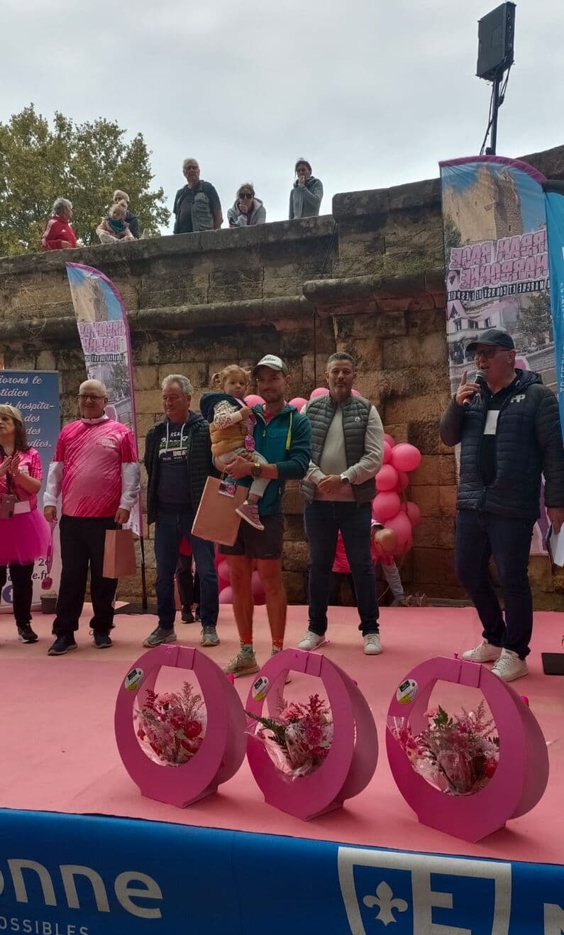La remise des prix sur le podium rose de l'Urban Race