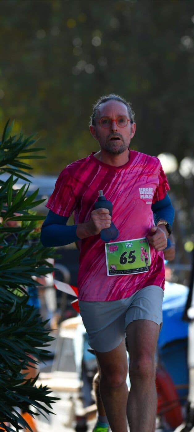Francis Morlon, dossard 65, sur le semi-marathon le long du canal