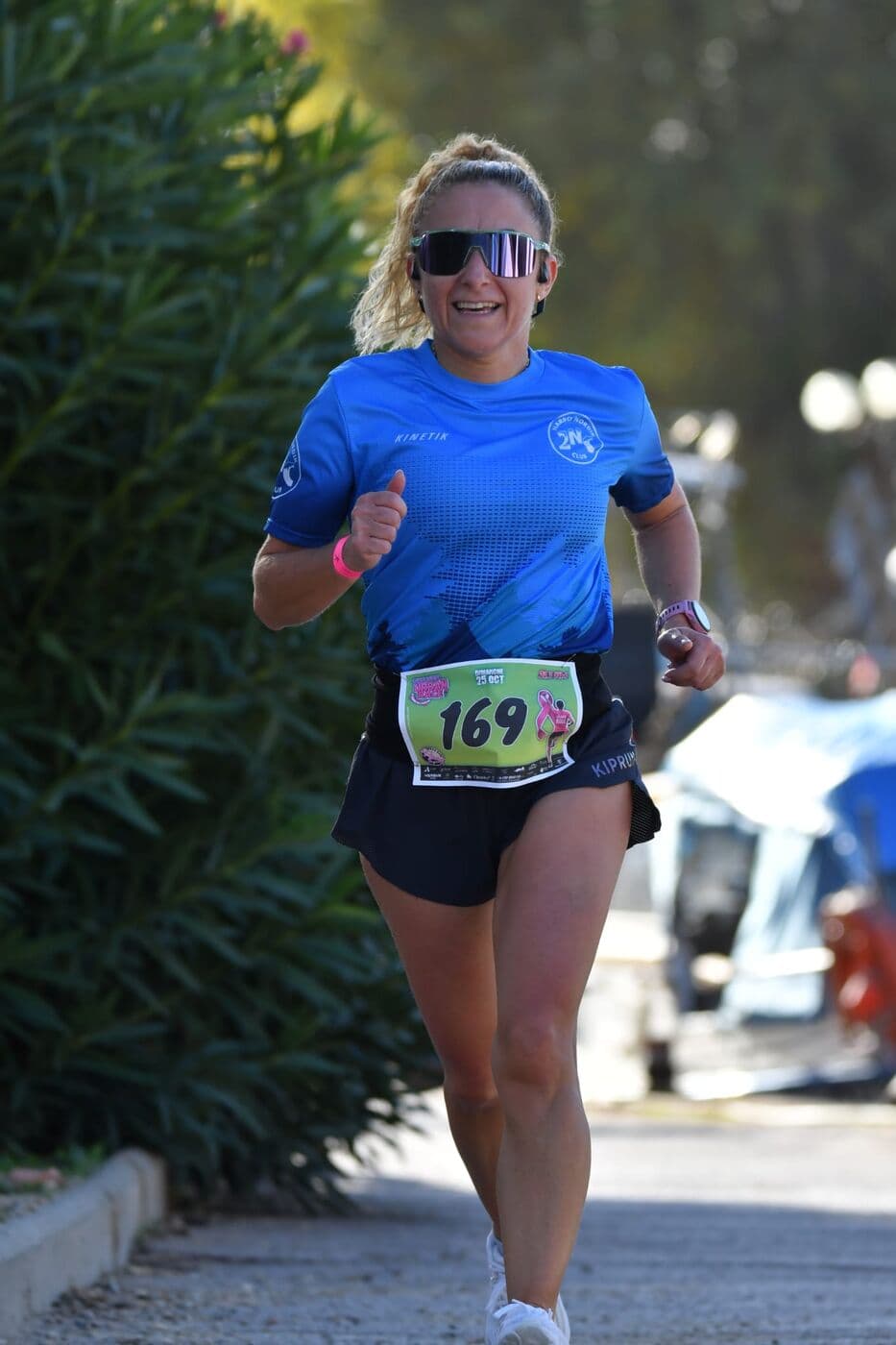 Amandine Illan, dossard 169, sur le semi-marathon le long du canal